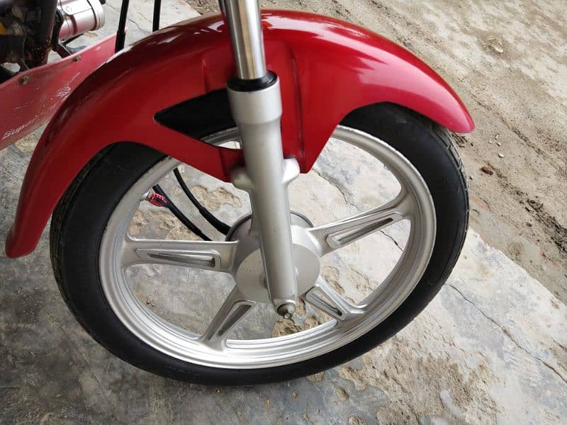 I am saling my GD 110 Suzuki in lush condition 1click start 10