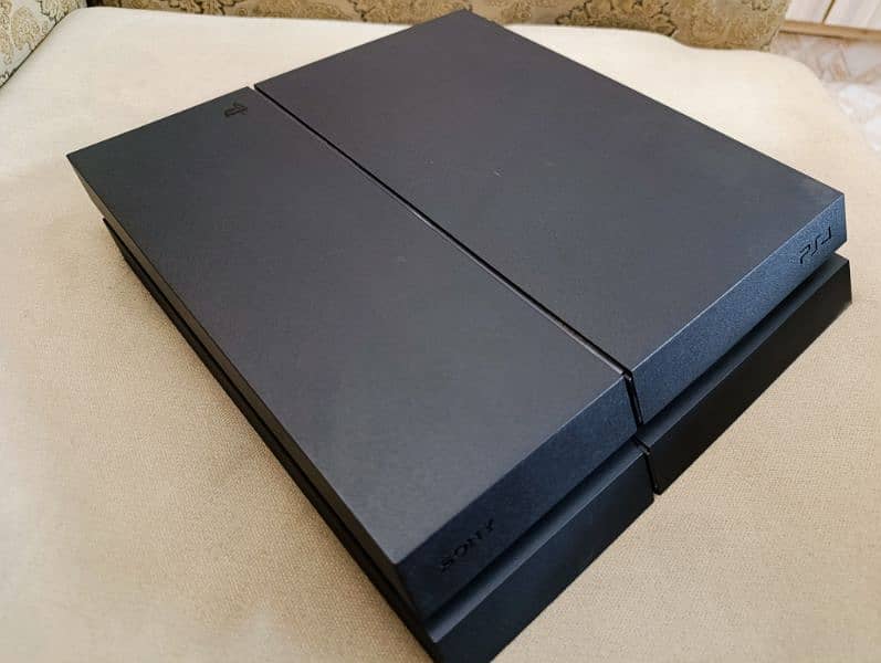PS4 fat 500GB with one original controller 3