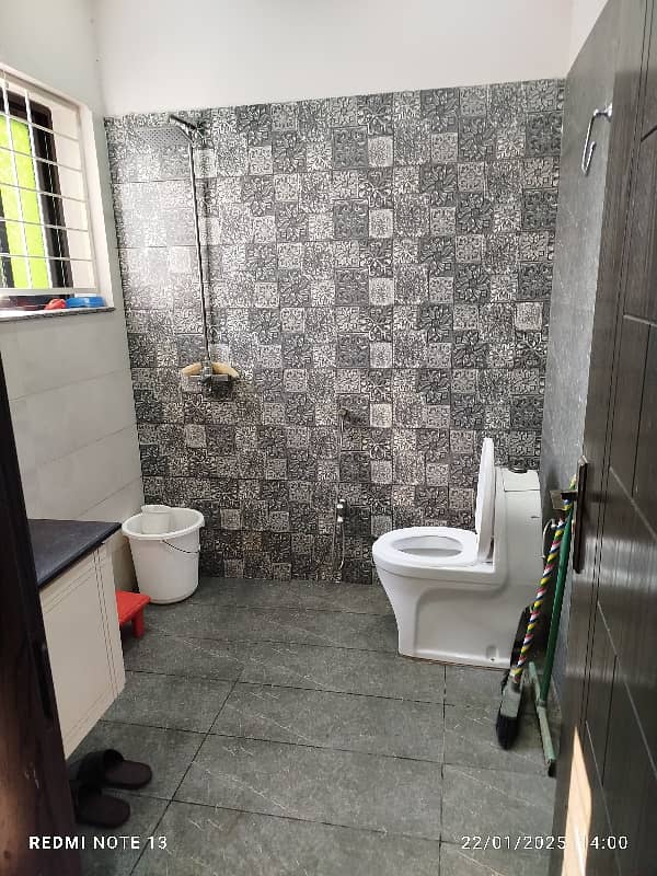 11 Marla Upper Portion Available For Rent In Jublie Town 3