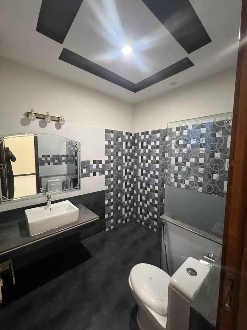 10 Marla Lower Portion Available For Rent 3