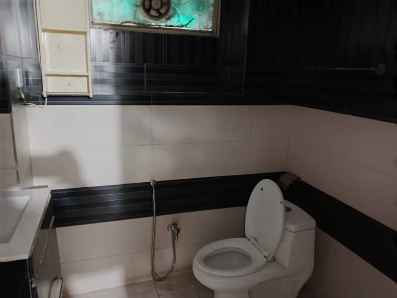 4Kanal House For Silent Office Near Gulberg 21