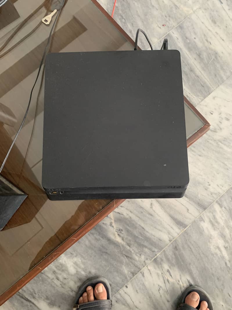 PS4 slim 2TB with one controller 0
