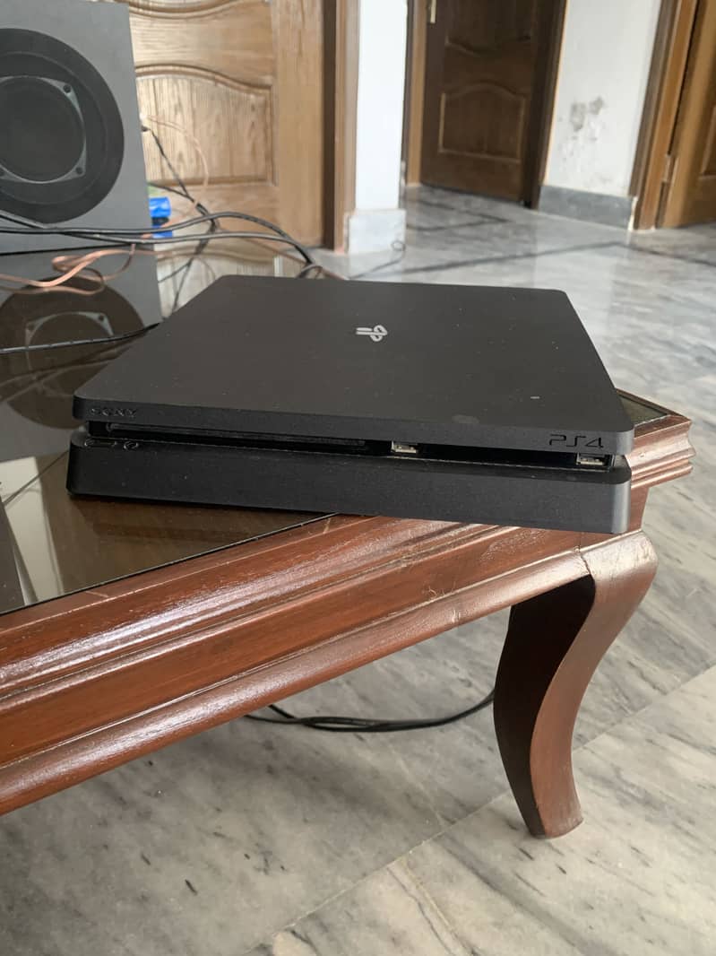 PS4 slim 2TB with one controller 1