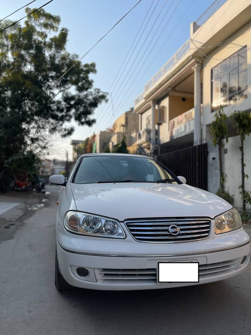 Nissan Sunny 2010 1