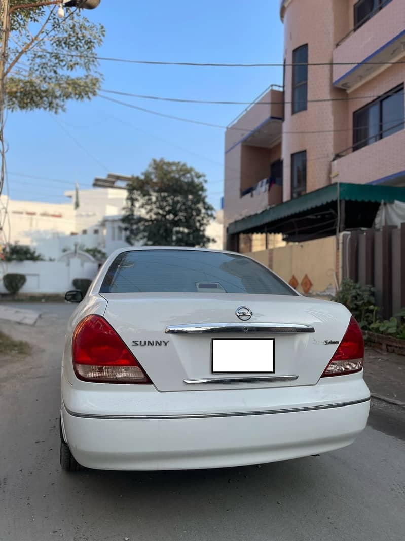 Nissan Sunny 2010 2