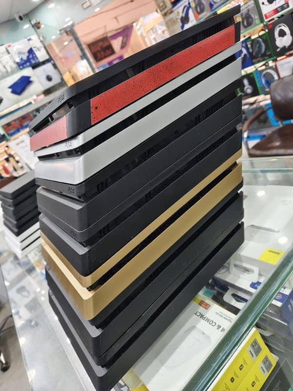 PLAYSTATION 4 SLIM 500 & 1 TB - PLAYSTATION 4 PRO 1 TB 3