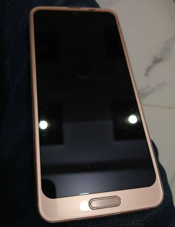 SHARP AQUOS R2 3