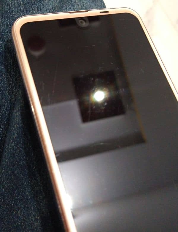 SHARP AQUOS R2 4