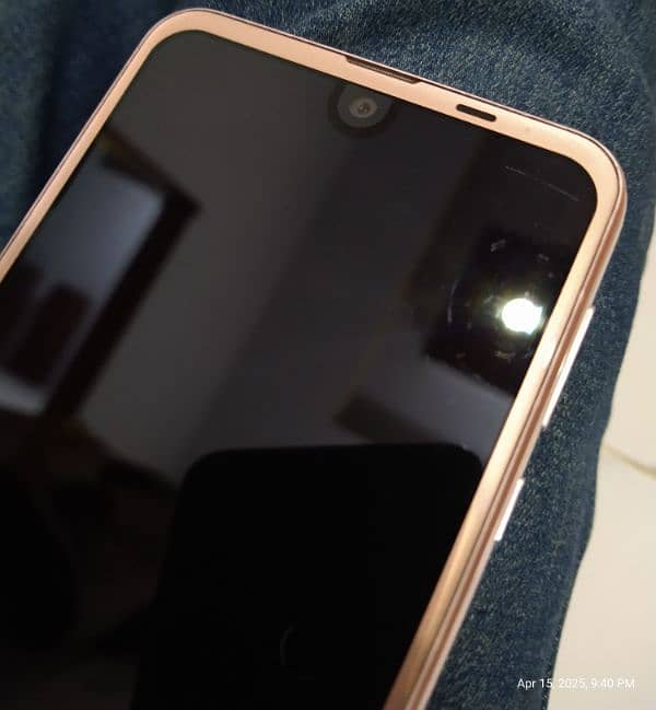SHARP AQUOS R2 5