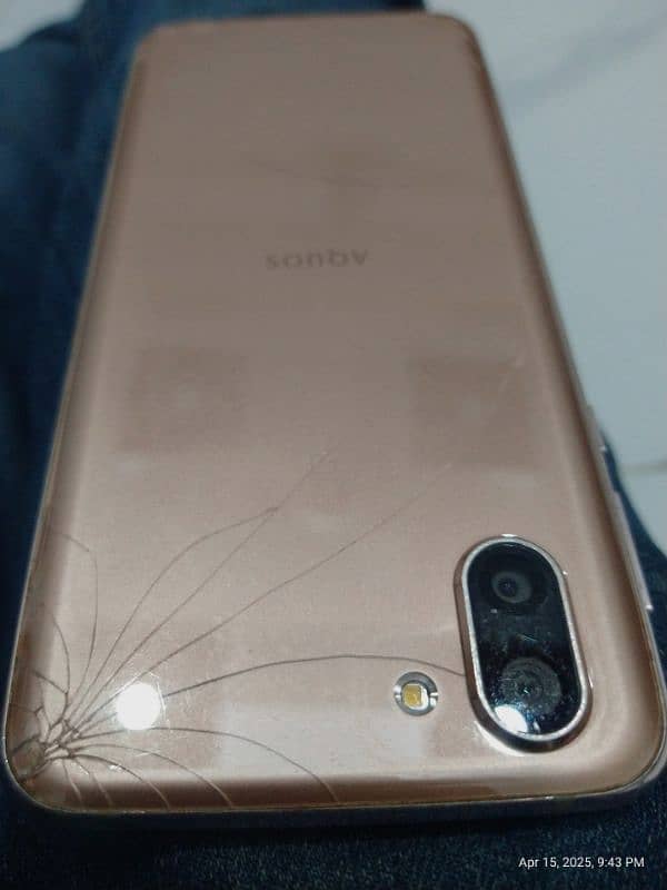 SHARP AQUOS R2 6