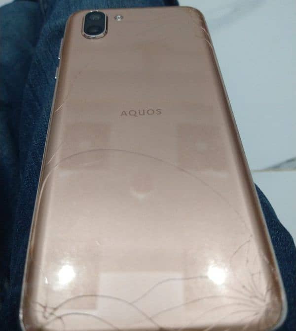 SHARP AQUOS R2 8