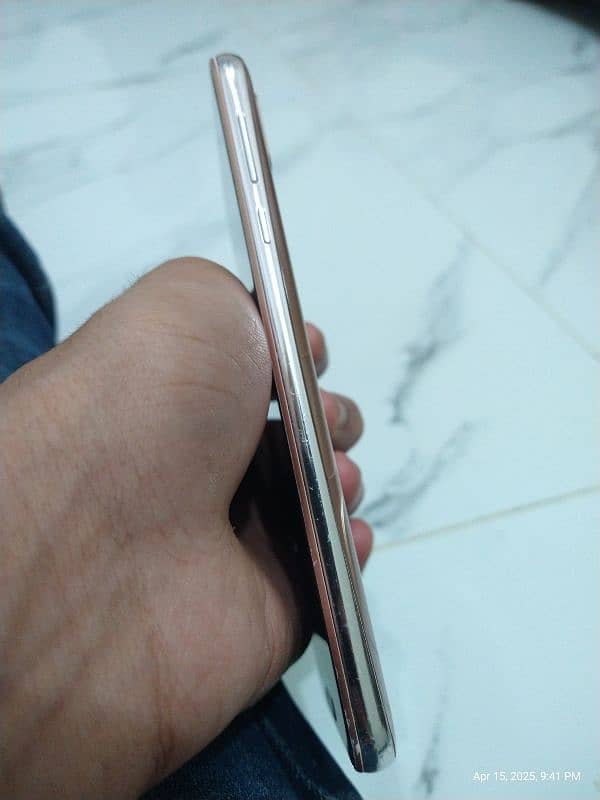 SHARP AQUOS R2 11