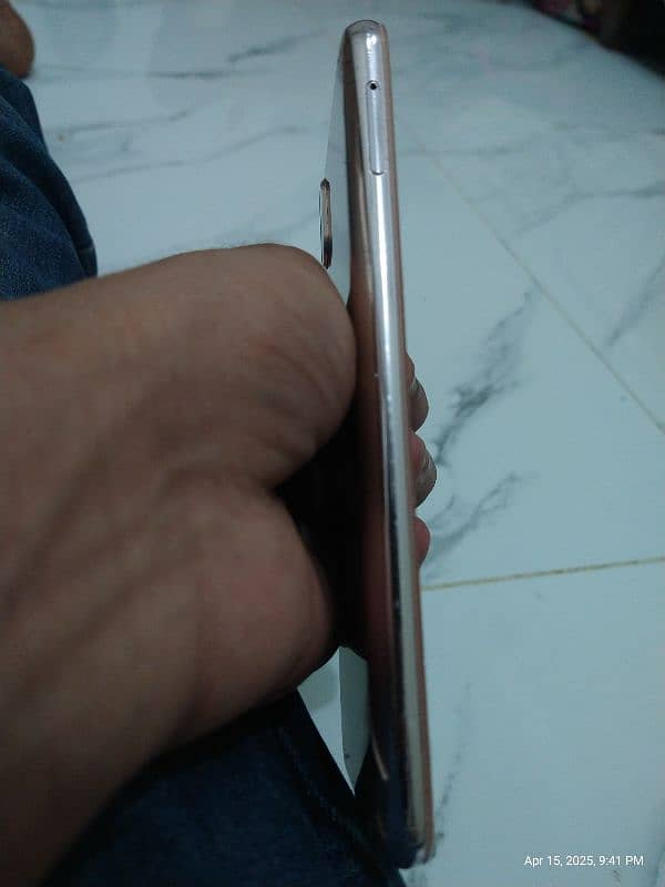 SHARP AQUOS R2 12