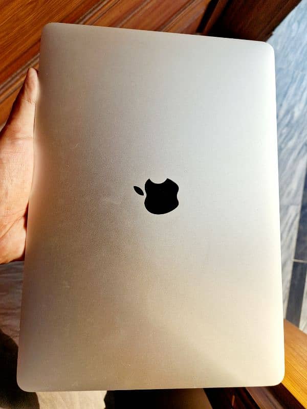 macbook pro 2017 ( excellent condition) 0