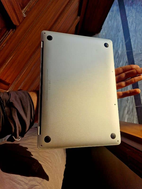 macbook pro 2017 ( excellent condition) 6