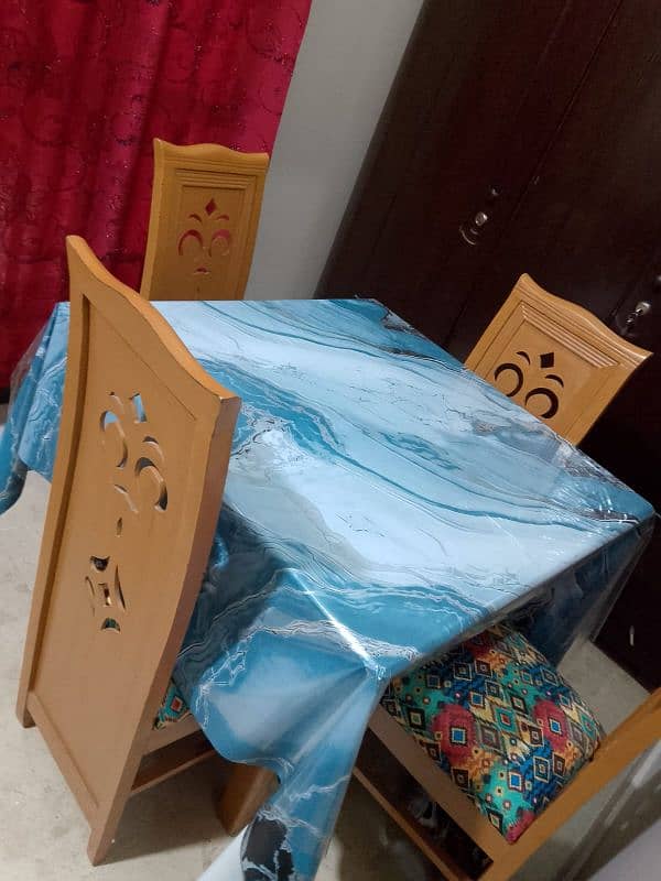 4 seater Dining table 0