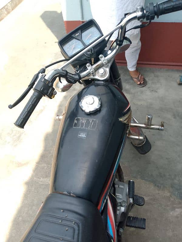 Honda 125 black 3