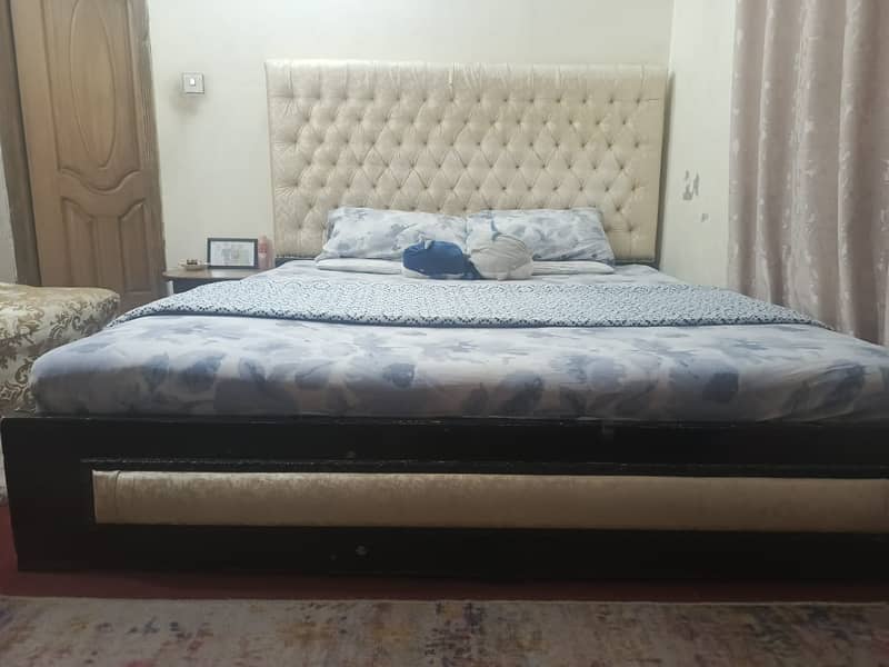 King size used bed with storage option. 0