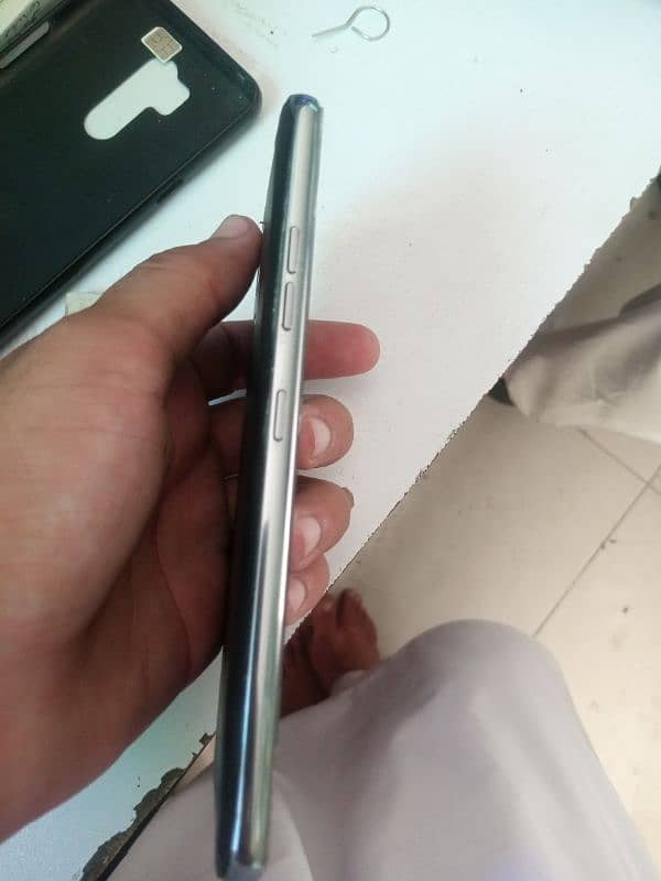 LG G7 THINQ 4