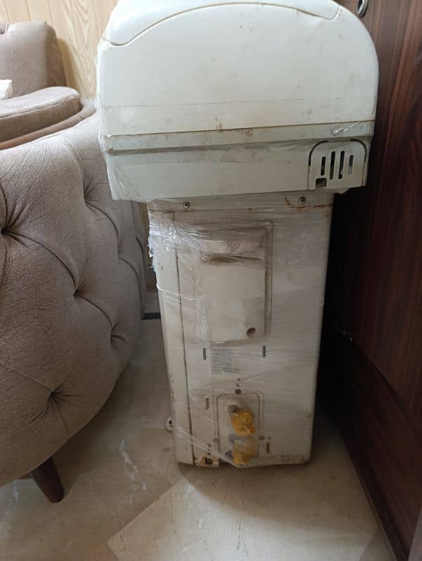 Dwanlance AC in running condition 1
