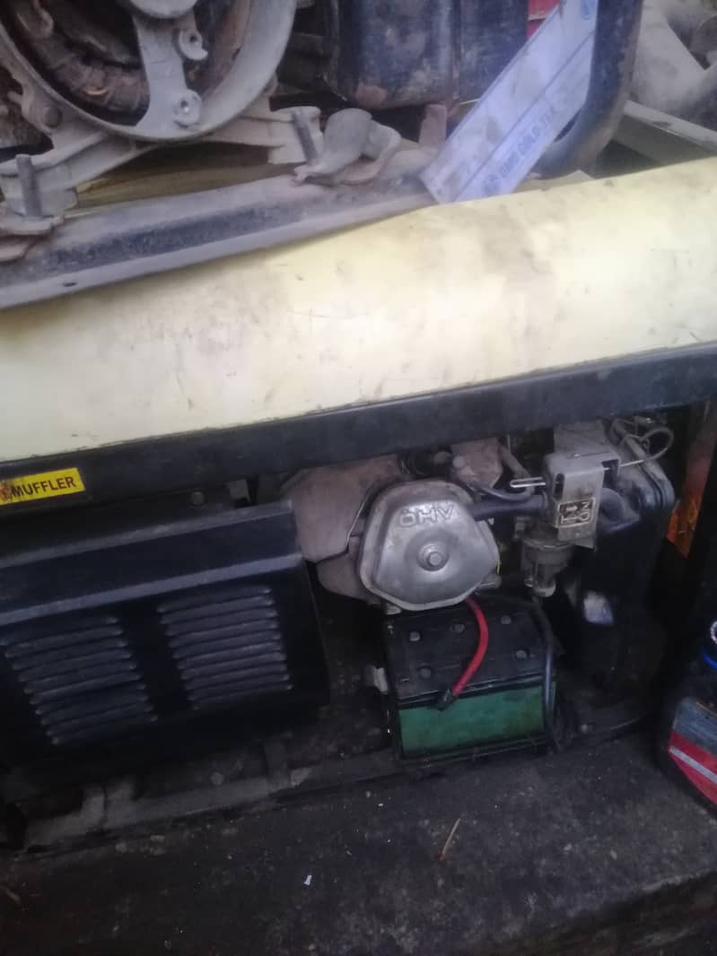 Kapur gasoline generator almost new and reasonable price 4