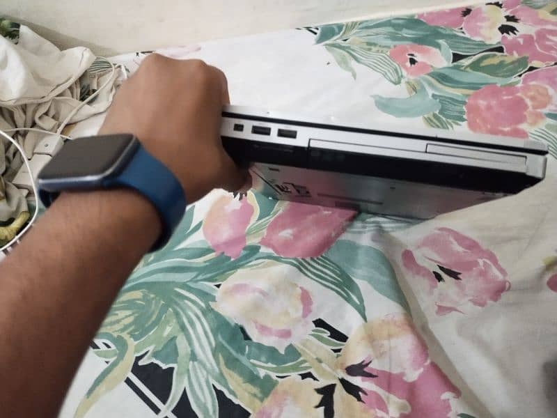 HP laptop used i3 2g 3