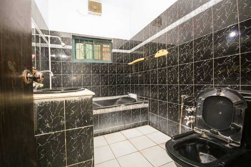 Beautiful 1 Kanal Full House Available For Rent In Dha Phase 1 Block N 7