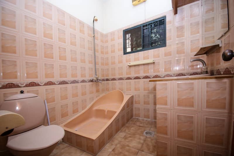 Beautiful 1 Kanal Full House Available For Rent In Dha Phase 1 Block N 17