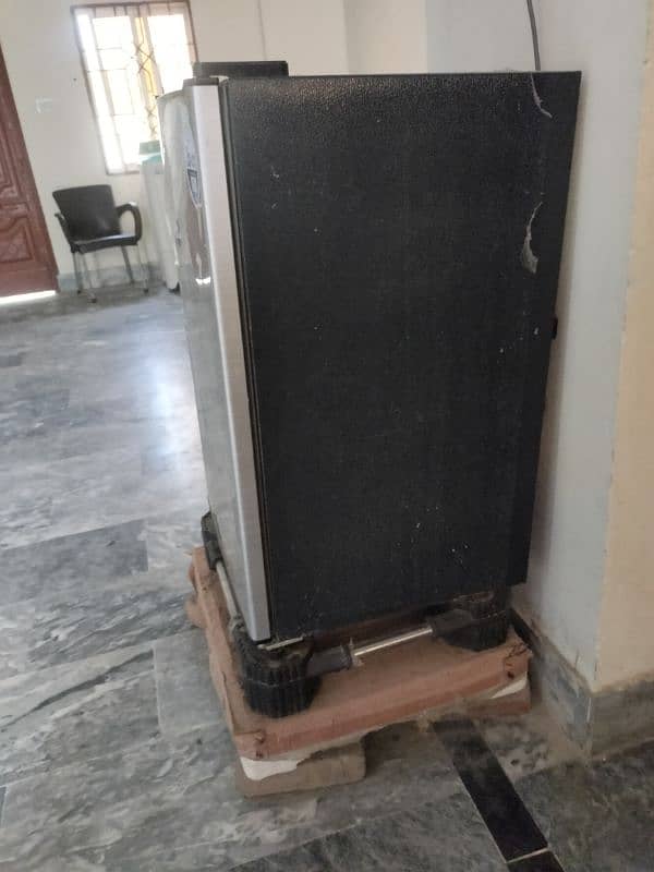 Haier mini fridge 6