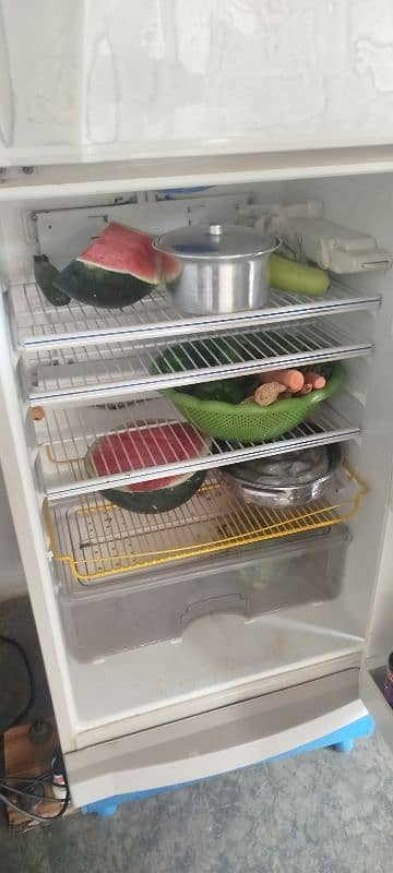 Dawlance refrigerator medium size 4