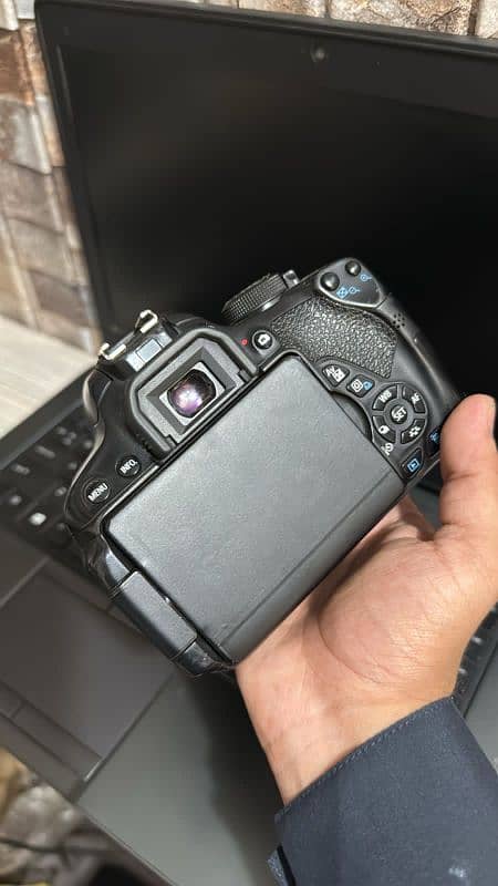 700D Canon Camera Canon 700D with  18-55mm lens 10/10 conditions 0