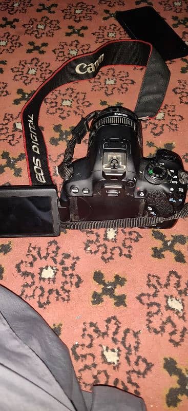 700D Canon Camera Canon 700D with  18-55mm lens 10/10 conditions 4