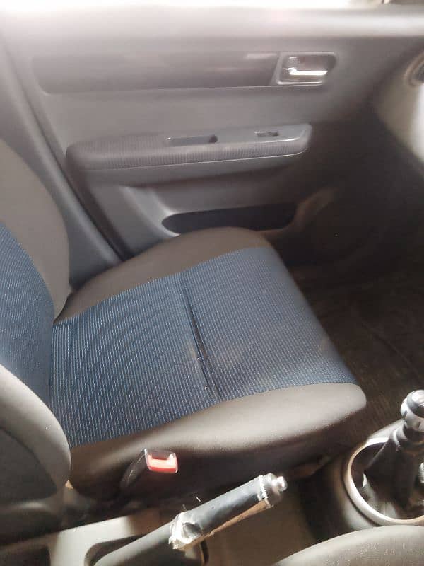 Suzuki Swift 2015 dlx (03013362949) 5