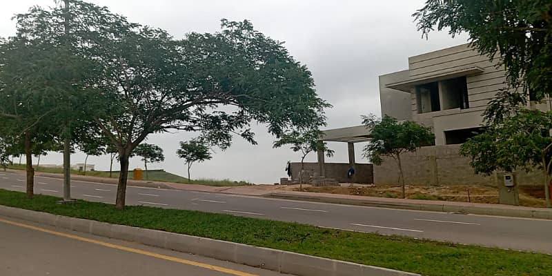 Heighted Location Bahria Hills Plots FOR SALE Facing Jinnah Avenue And 2km From Main Entrance Of BTK 11