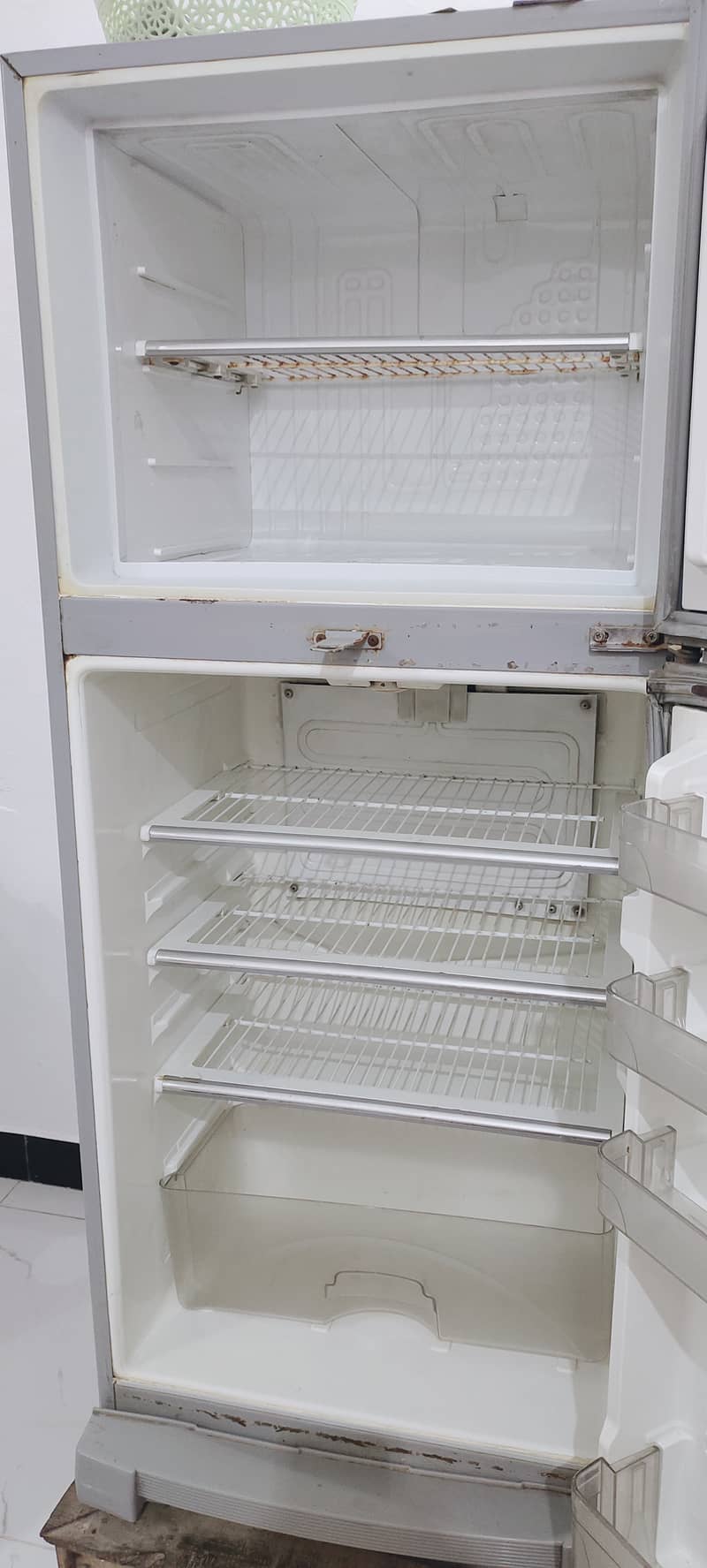 Medium size Dawlance refrigerator 4