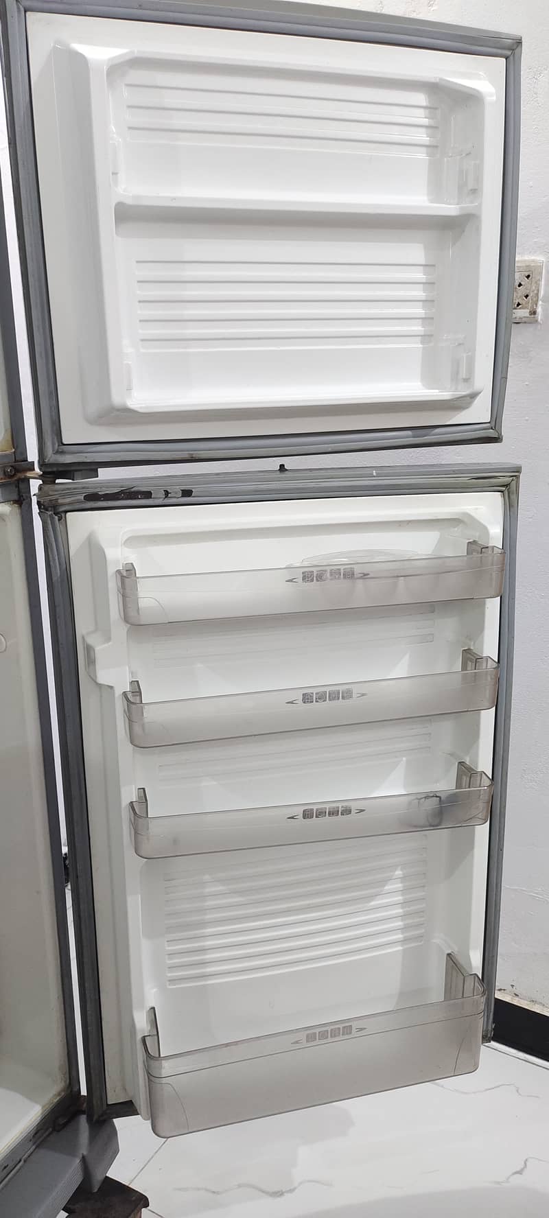 Medium size Dawlance refrigerator 5