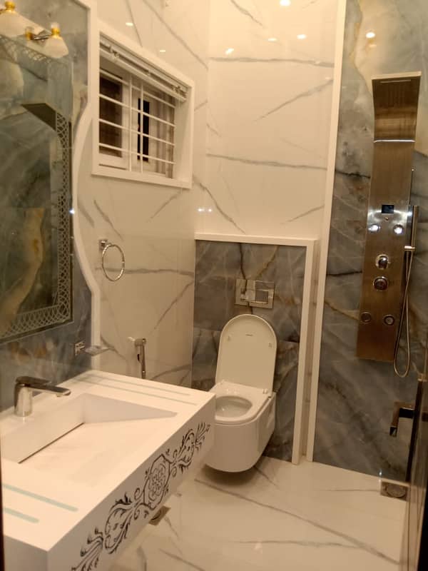 10 Marla Brand New House for Sale in Bahria Town | Prime Location 4