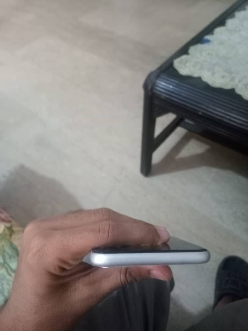 Apple iPhone 11 7