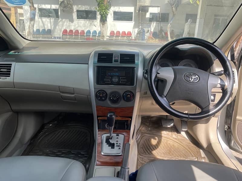 Toyota Corolla Altis 2010 12