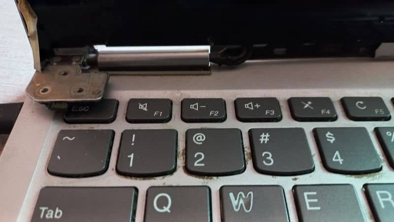 Lenovo Yoga 730-13ikb , Screen Broken , Battery Weak 3