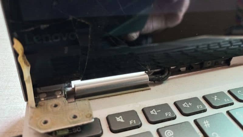 Lenovo Yoga 730-13ikb , Screen Broken , Battery Weak 4
