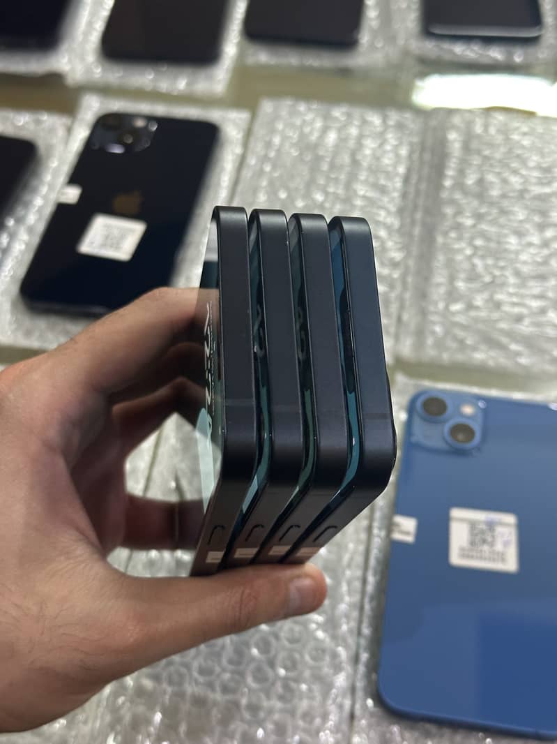 iPHONE 13 128GB JV 3