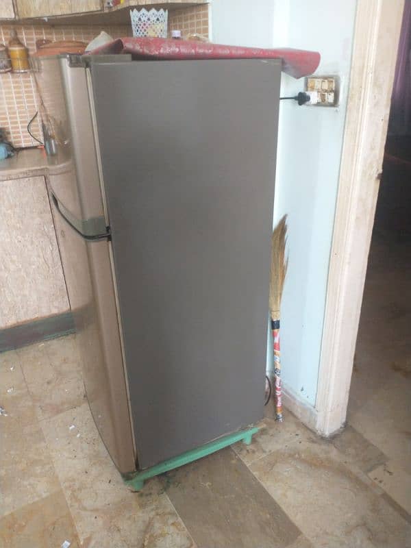Haier refrigerator hrf 205 very good condition 3