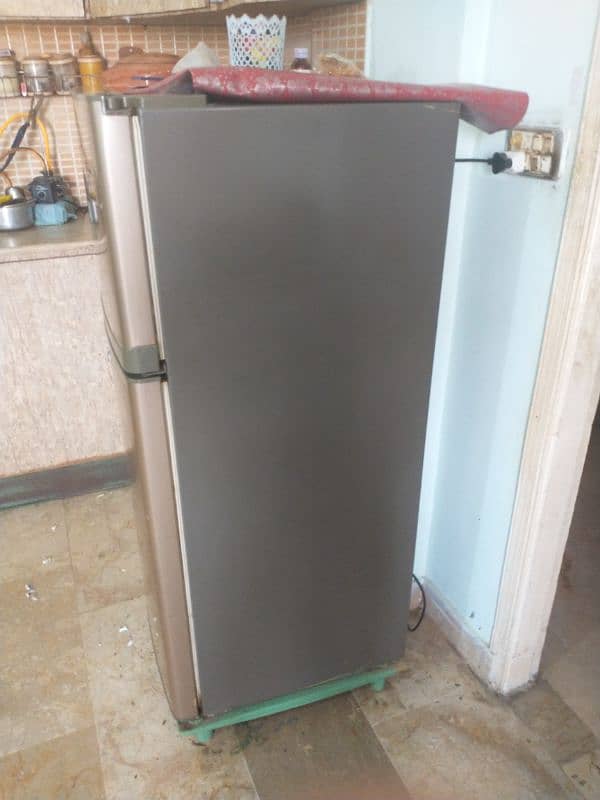 Haier refrigerator hrf 205 very good condition 5
