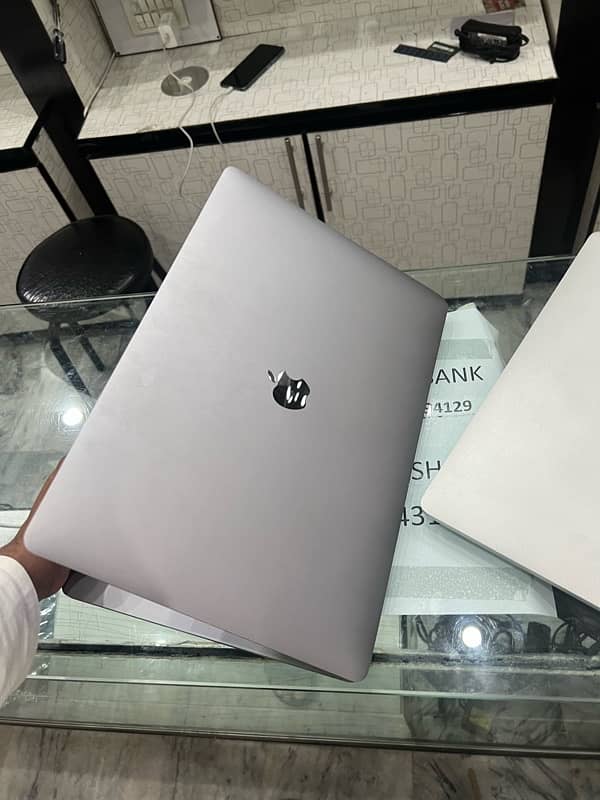 MacBook Pro 2019 (16 inch) core i 9 6