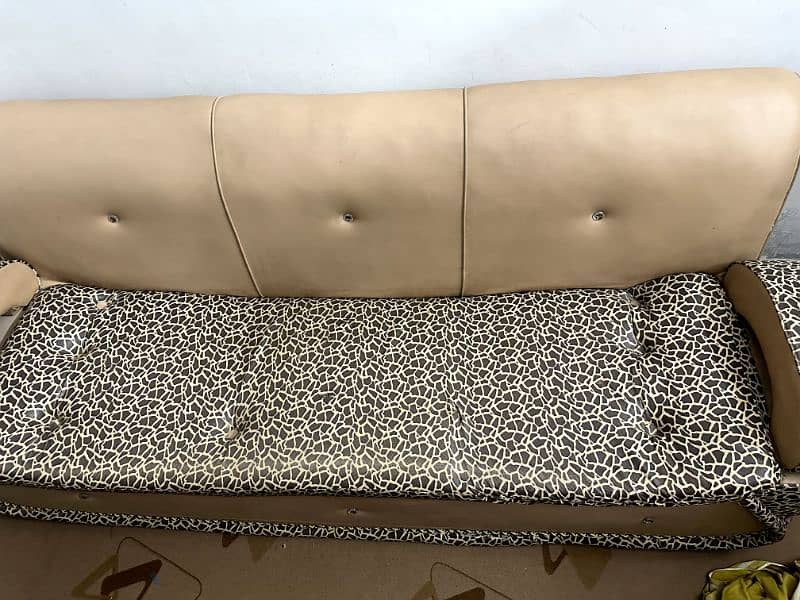 7 seater Jumbo sized sofa set with cover price 12k 4