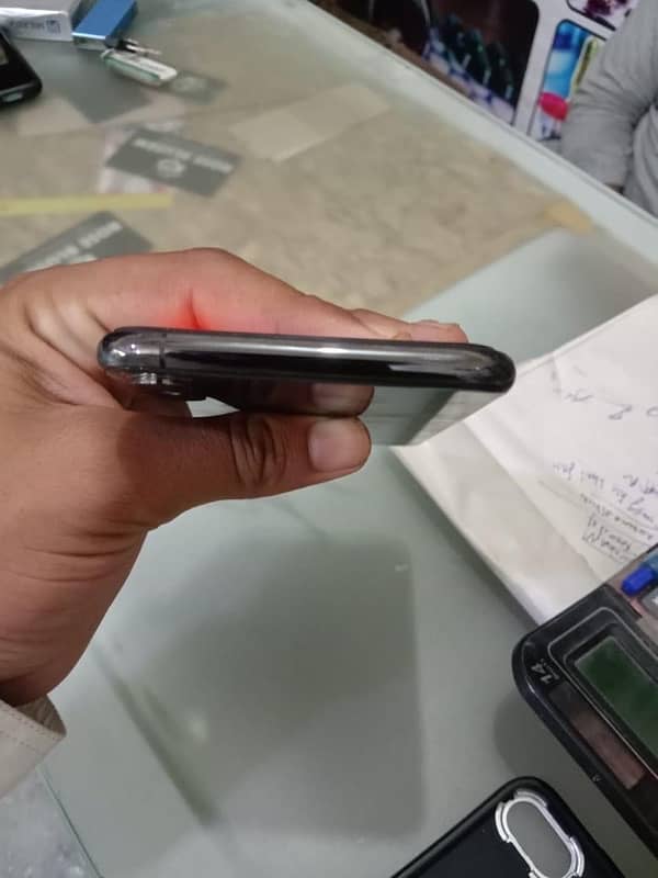 iPhone XS Max 4