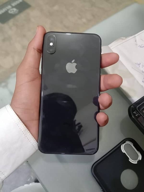 iPhone XS Max 5