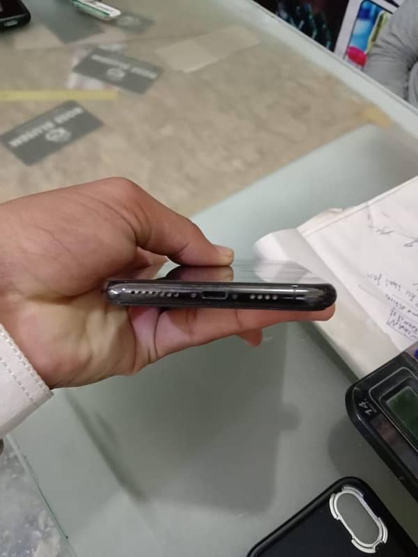 iPhone XS Max 6