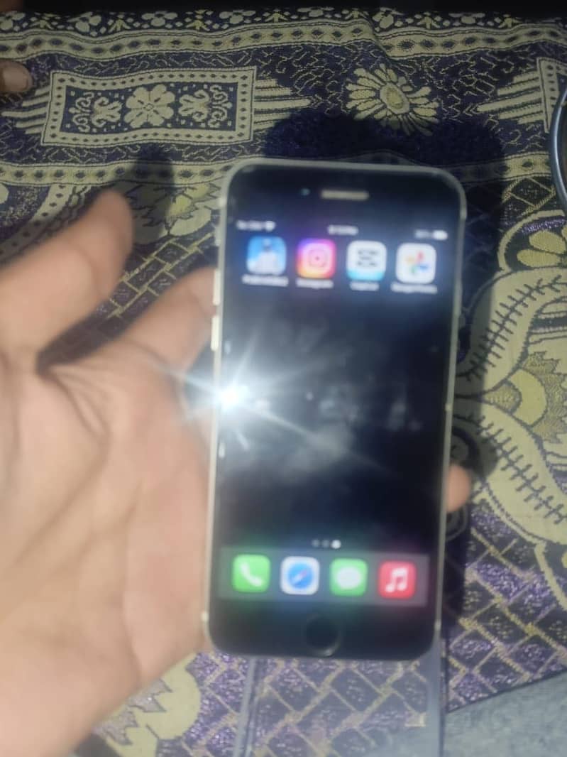 Iphone se 2020 urgent sale exchange possible 6